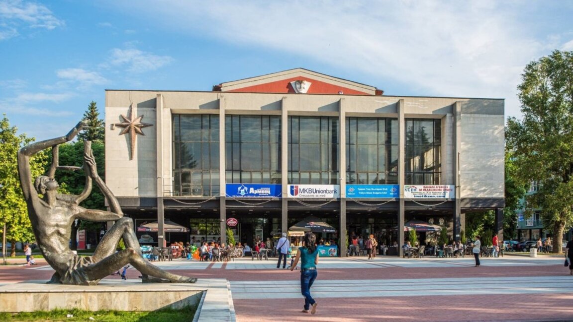 Срещу непростимите неща в театъра
