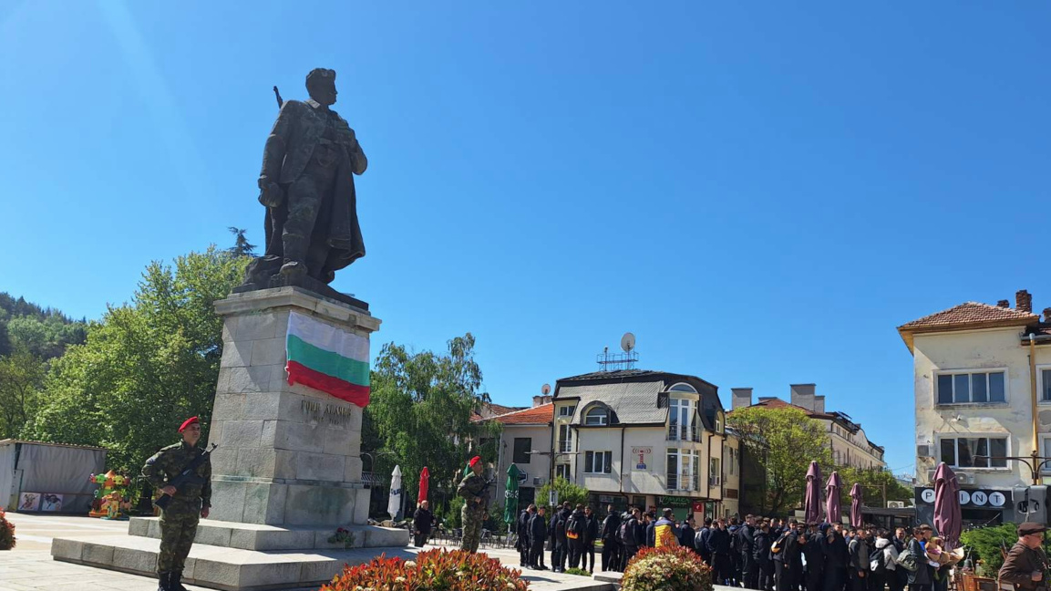 Много граждани в Благоевград и областта почетоха паметта на Гоце Делчев