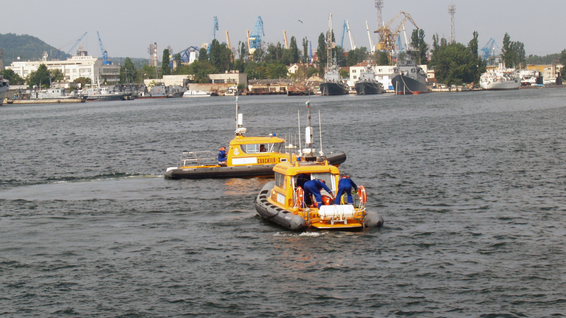 Фрегата "Дръзки" от ВМС търси изчезналия край нос Коракя риболовен кораб