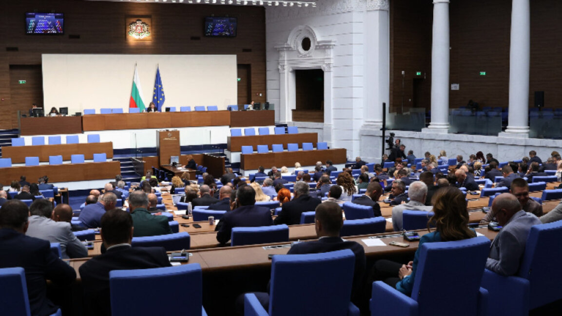 Осем министри отговарят на депутатски въпроси в НС