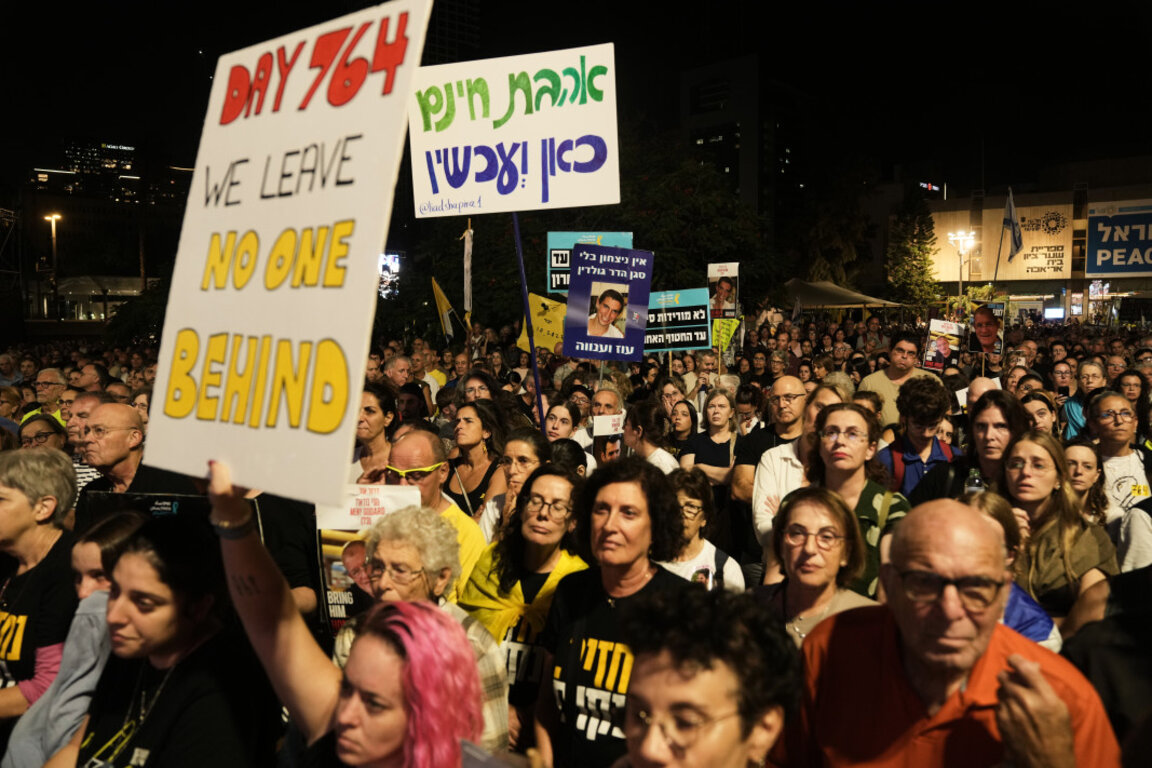 Освободени израелски заложници призоваха за връщане на телата на убитите, останали в Газа