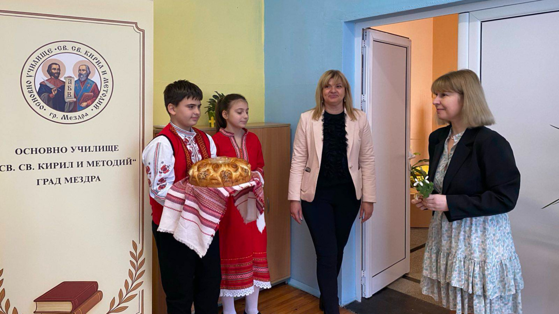 Писателка се срещна с ученици от Мездра