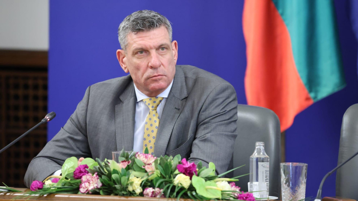 Регулярни координационни срещи между ръководителите на областните дирекции на МВР по места и областните управители ще се провеждат за подготовката на предстоящите предсрочни избори през април. Това стана ясно на инициираната от премиера среща днес, 26 февруари, в Министерския съвет, в която участие взе и изпълняващият длъжността главен секретар на МВР Георги Кандев (на снимката).