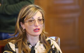 Екатерина Захариева ще говори пред ресорната комисия по промишленост, изследвания и енергетика