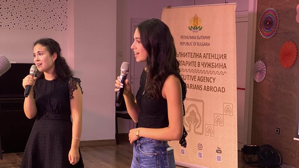 Two Malmö teenagers find their voice in Bulgarian folk music