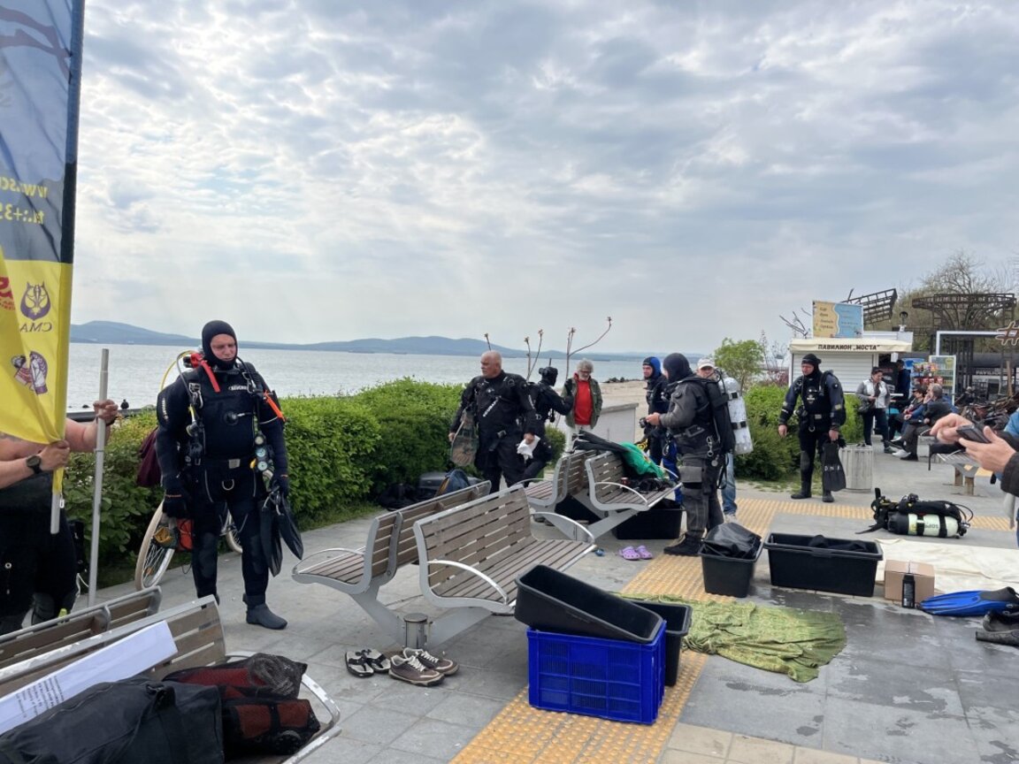 В Бургас "Приятели на морето" почистиха морското дъно около Мостика (ОБНОВЕНА) (СНИМКИ И ВИДЕО)