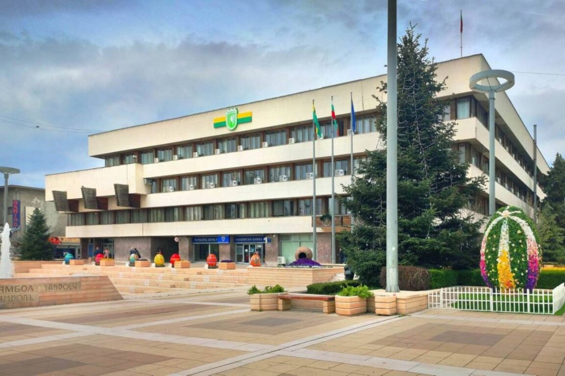 Сградата на Община Ямбол