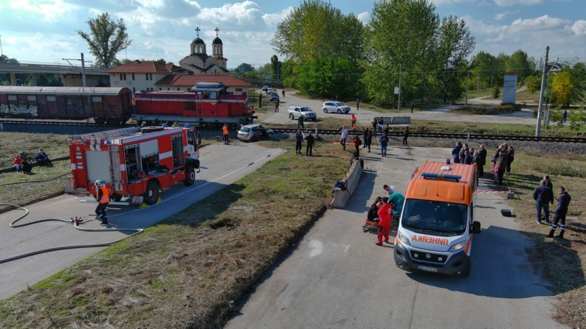 Бягство от час по математика завърши с "катастрофа" в товарен влак