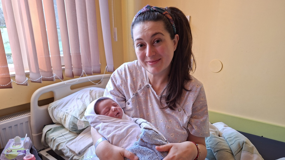 Мирела Петкова с Матей, първото бебе за 2026 година на Силистренска област