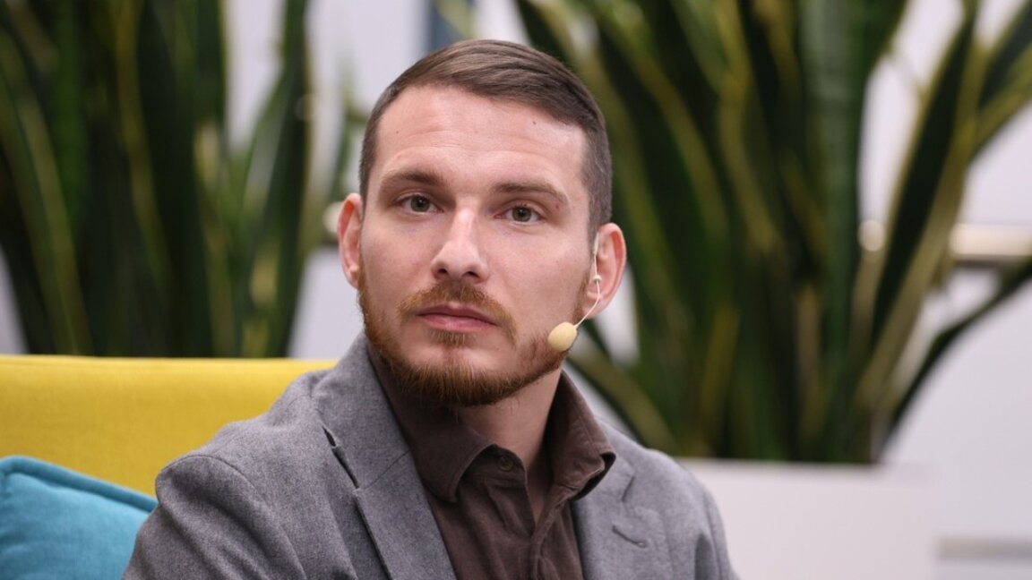 Адриан Николов