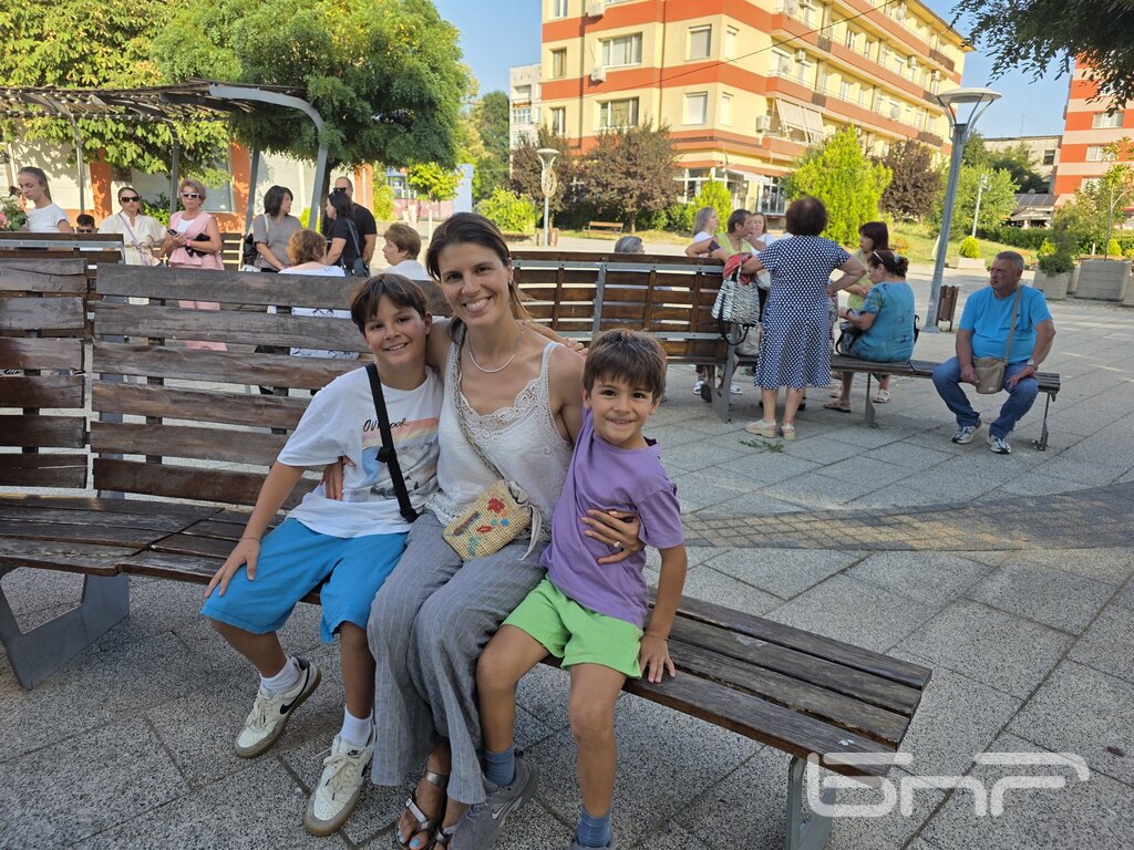 Кристина и двамата ѝ синове се радваха на възможността да присъстват на събитието