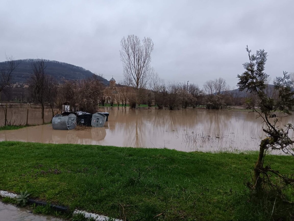 Властта на крак заради наводненията