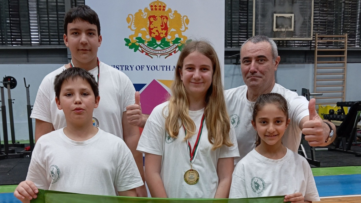 Д-р Станимир Андонов със свои възпитаници