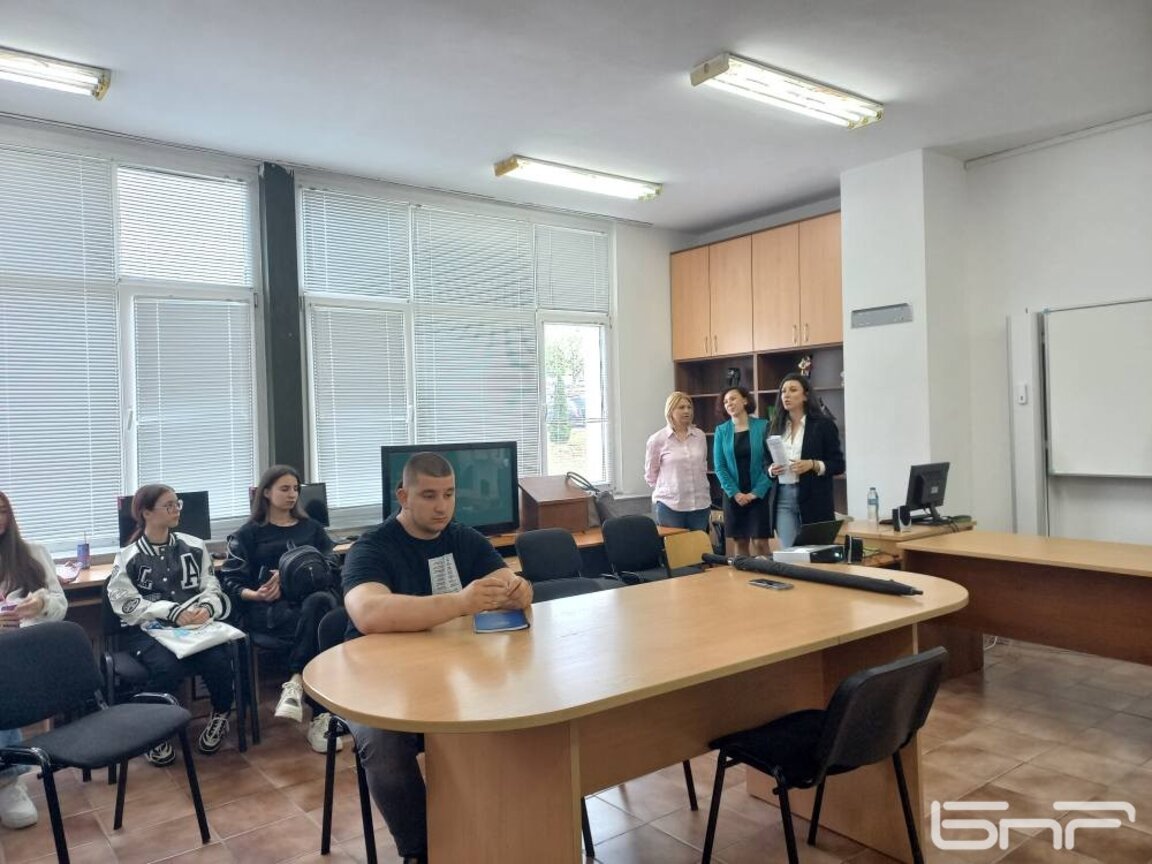 "Младите и политиката" в ЮЗУ