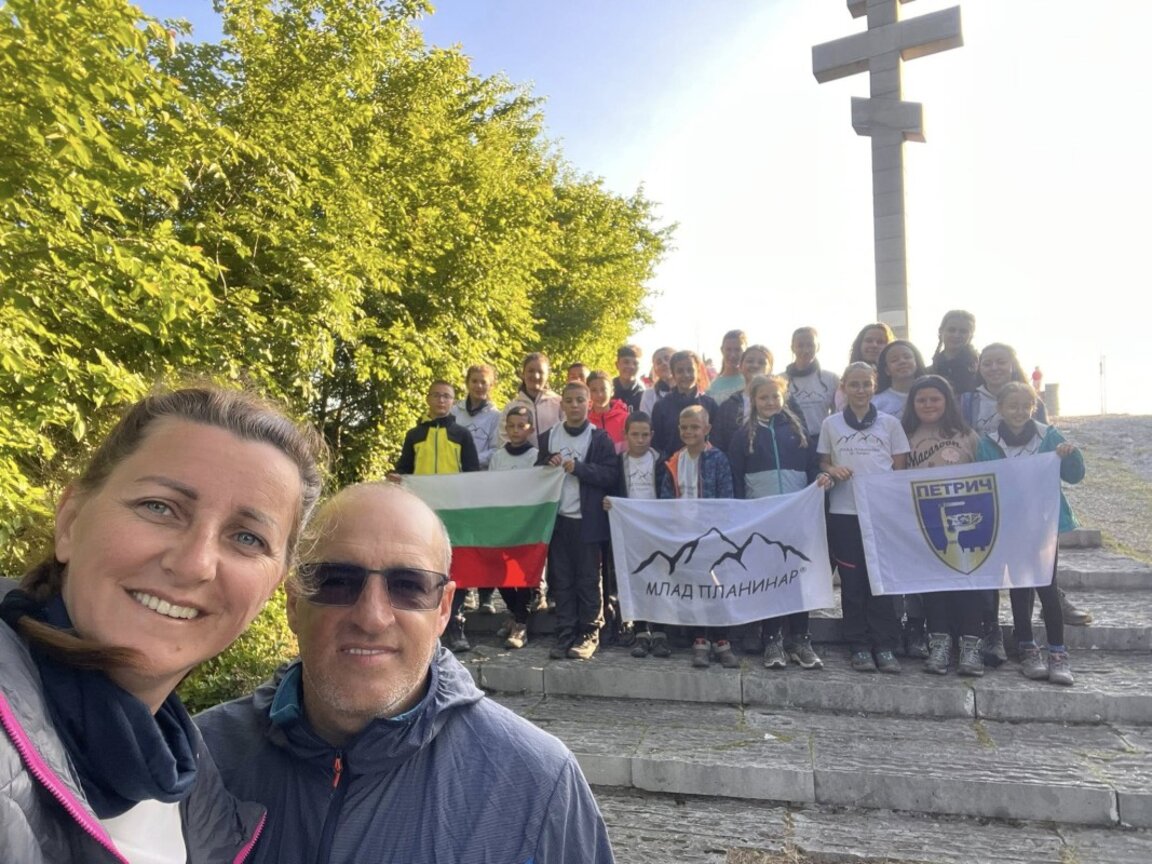 Младите планинари от Петрич извървяха отново 127-километровия път на Ботевата чета