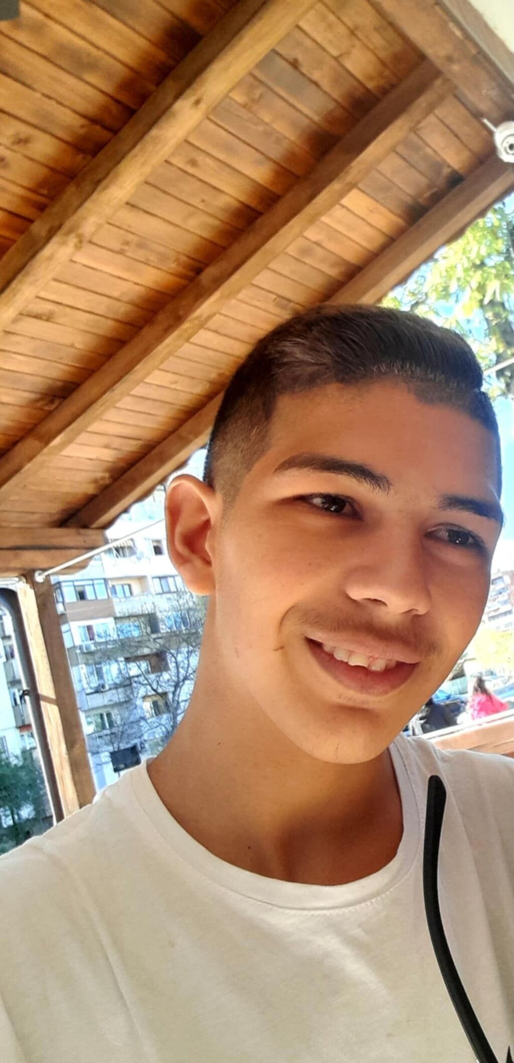 Кампания помага на 15-годишно момче от Враца да запази зрението си