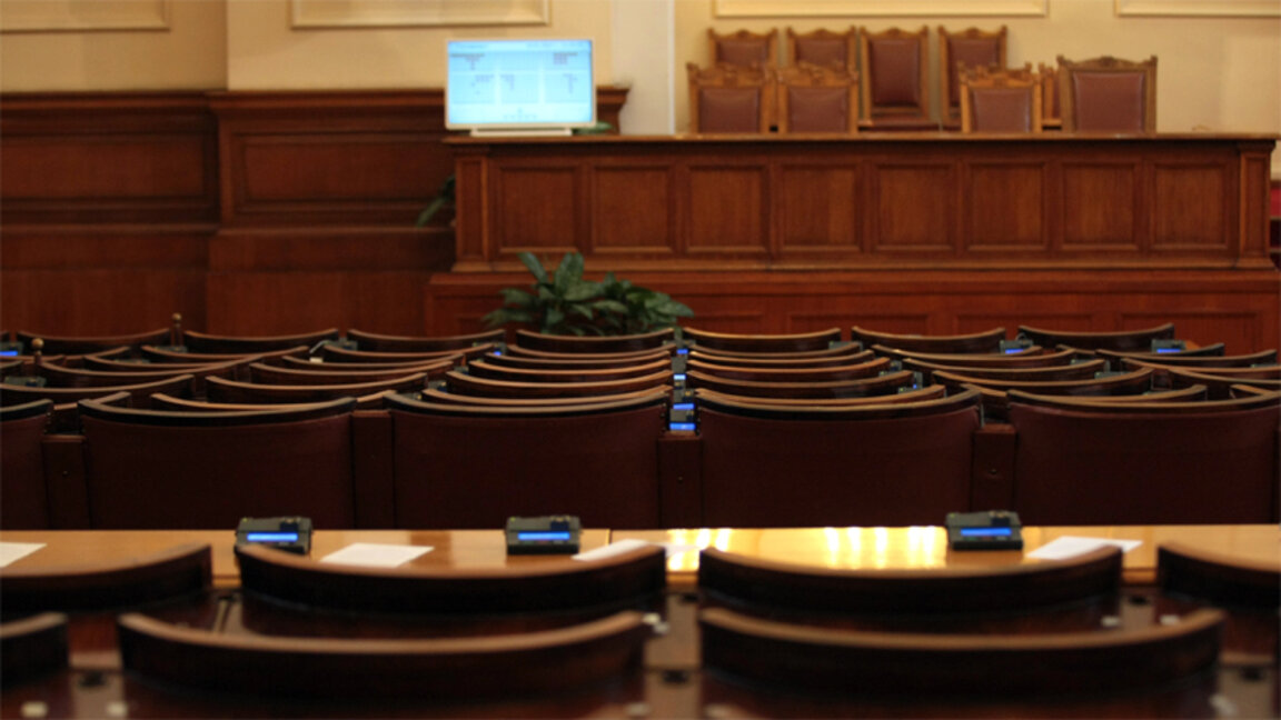 Η Βουλή βγαίνει σε άδεια λόγω των εκλογών