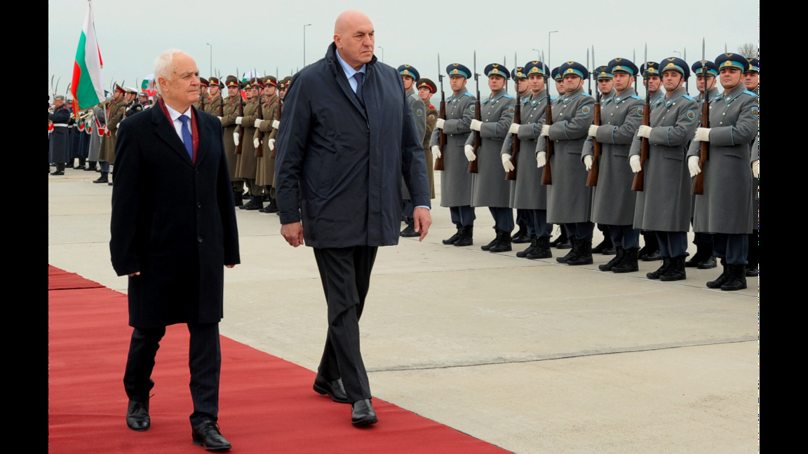 Accueil du ministre italien de la Défense à la base "Bezmer"
