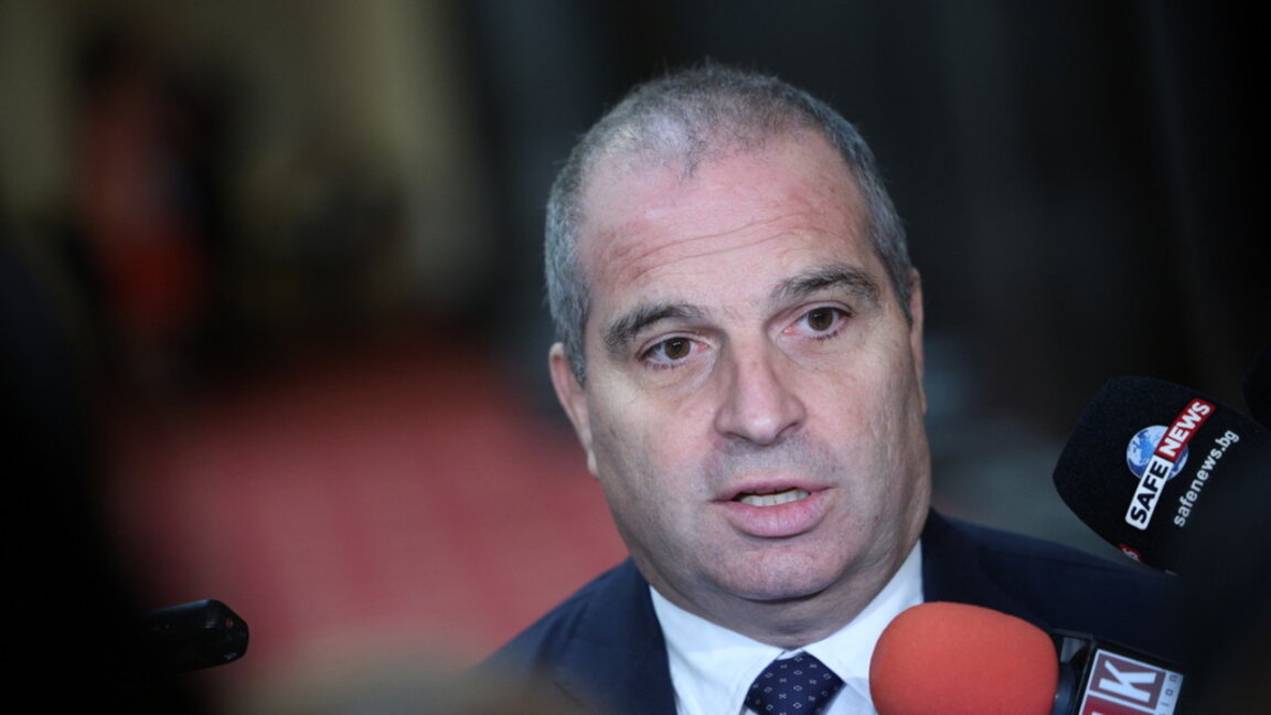 Гроздан Караджов