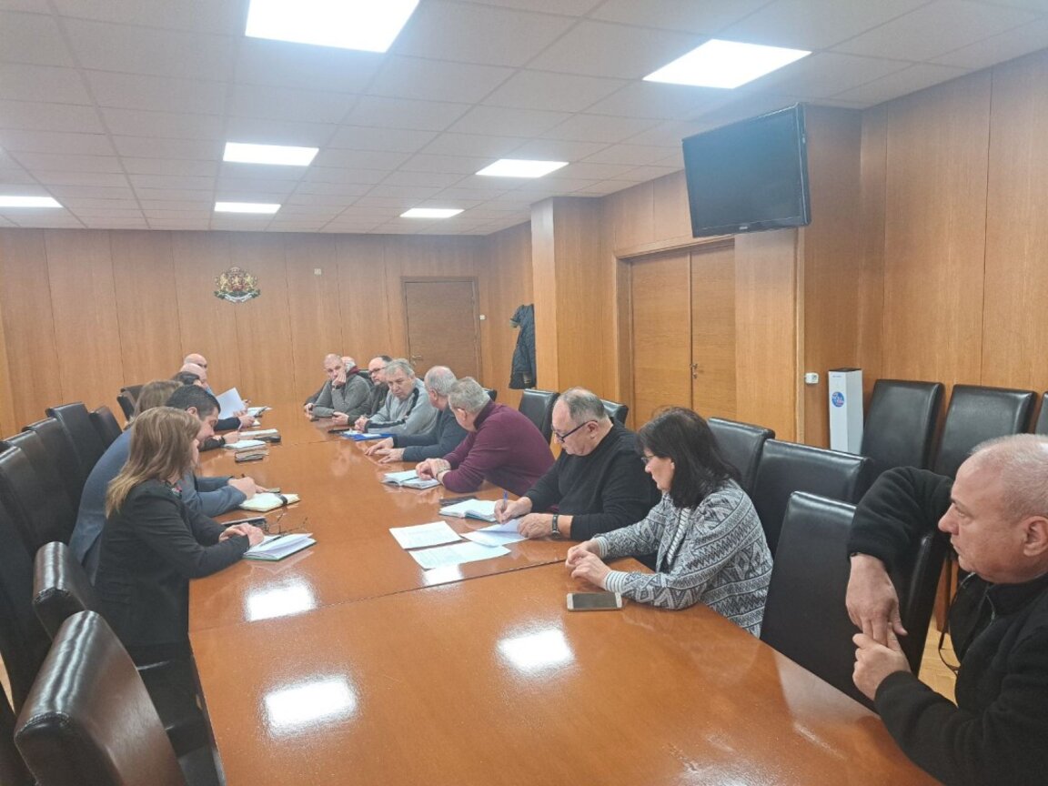 Властта на крак заради преспите