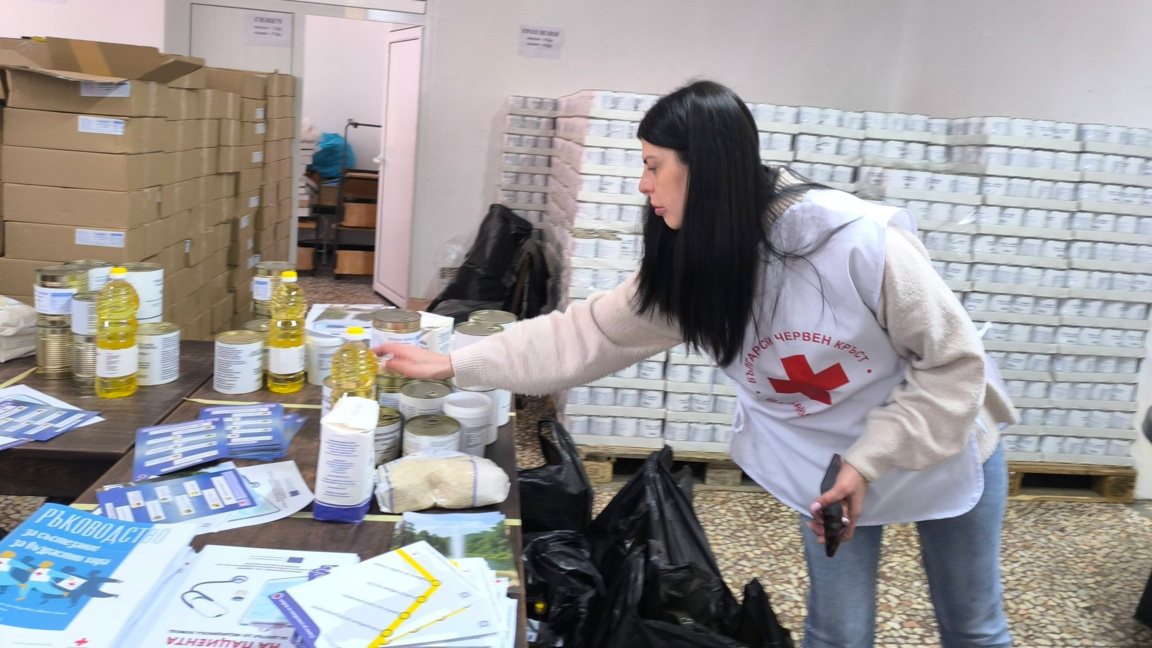 До края на април БЧК-Бургас продължава с раздаването на храните от втория транш 