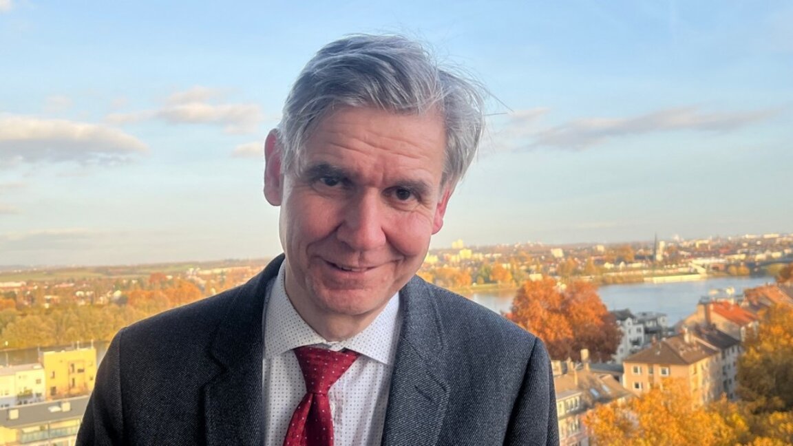 проф. Филип Хармс