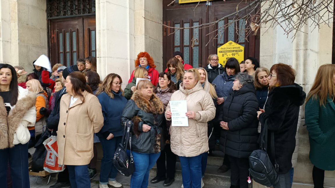 Пенсионери за стачката на пощите: Чакаме си парите за лекарства