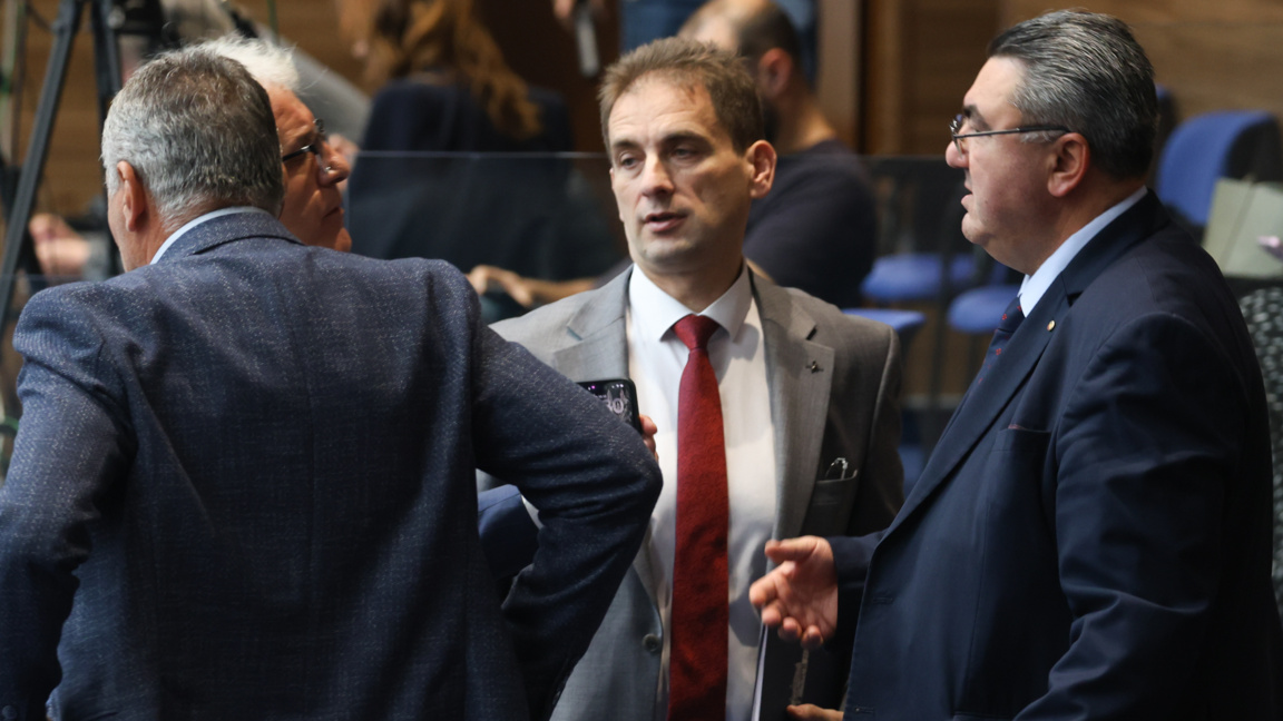 Депутатите гласуват по вота на недоверие към кабинета "Желязков" в 13:30 ч. утре