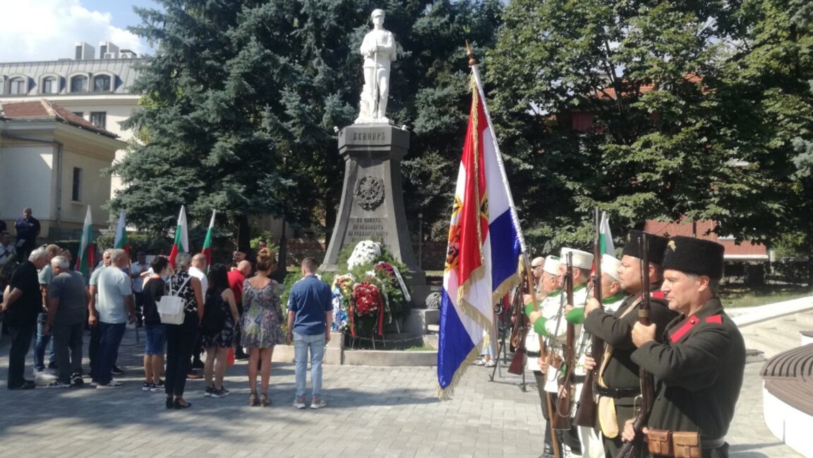 С поклонение пред Паметника на Булаирци в Кюстендил отбелязаха 139 години от Съединението