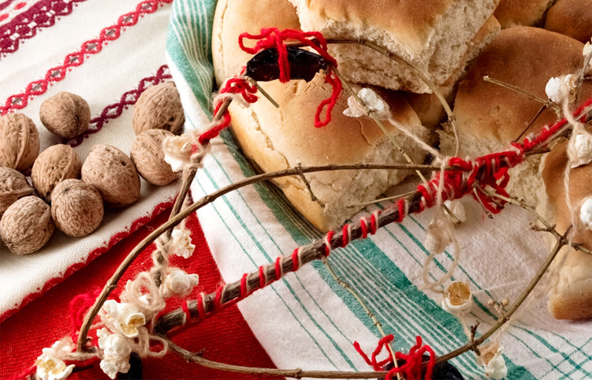 Късметът за Новата година се открива в питка, орехи или в... менче с пръстени