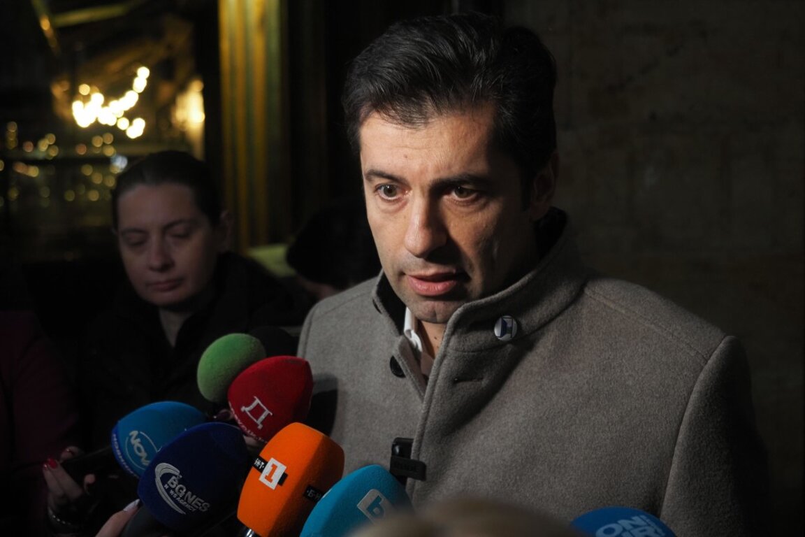 Кирил Петков