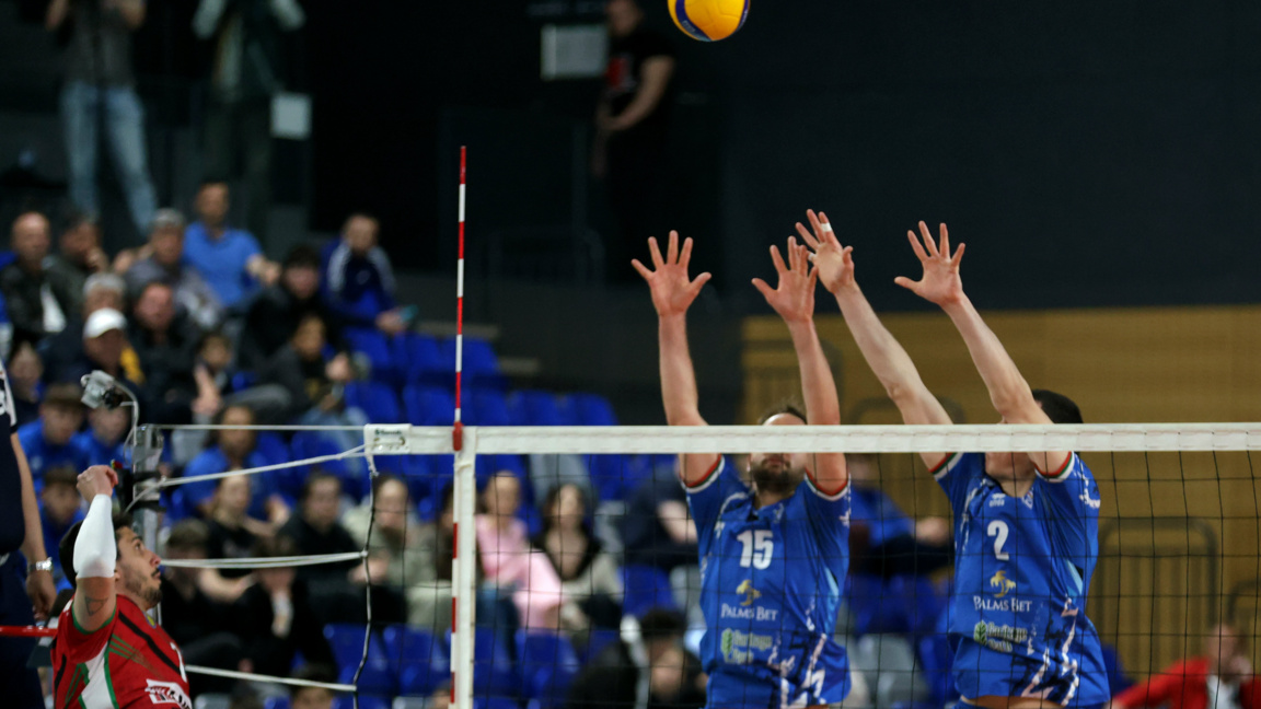 Левски постигна втора победа срещу Нефтохимик в серията за титлата 