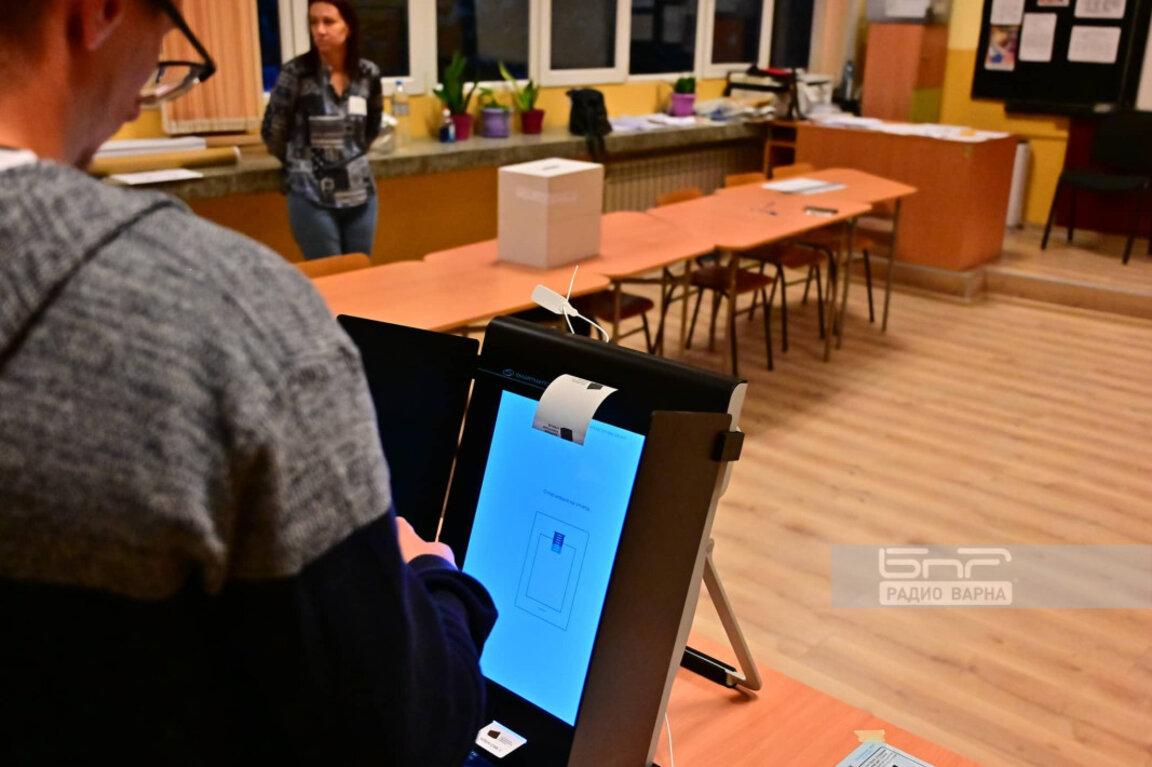 В НС изслушаха осем от вещите лица, назначени за преизчисляването на вота