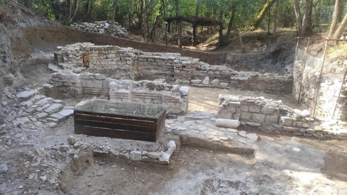 Археолози напълно разкриха главната църква на манастира на Свети Теодосий Търновски
