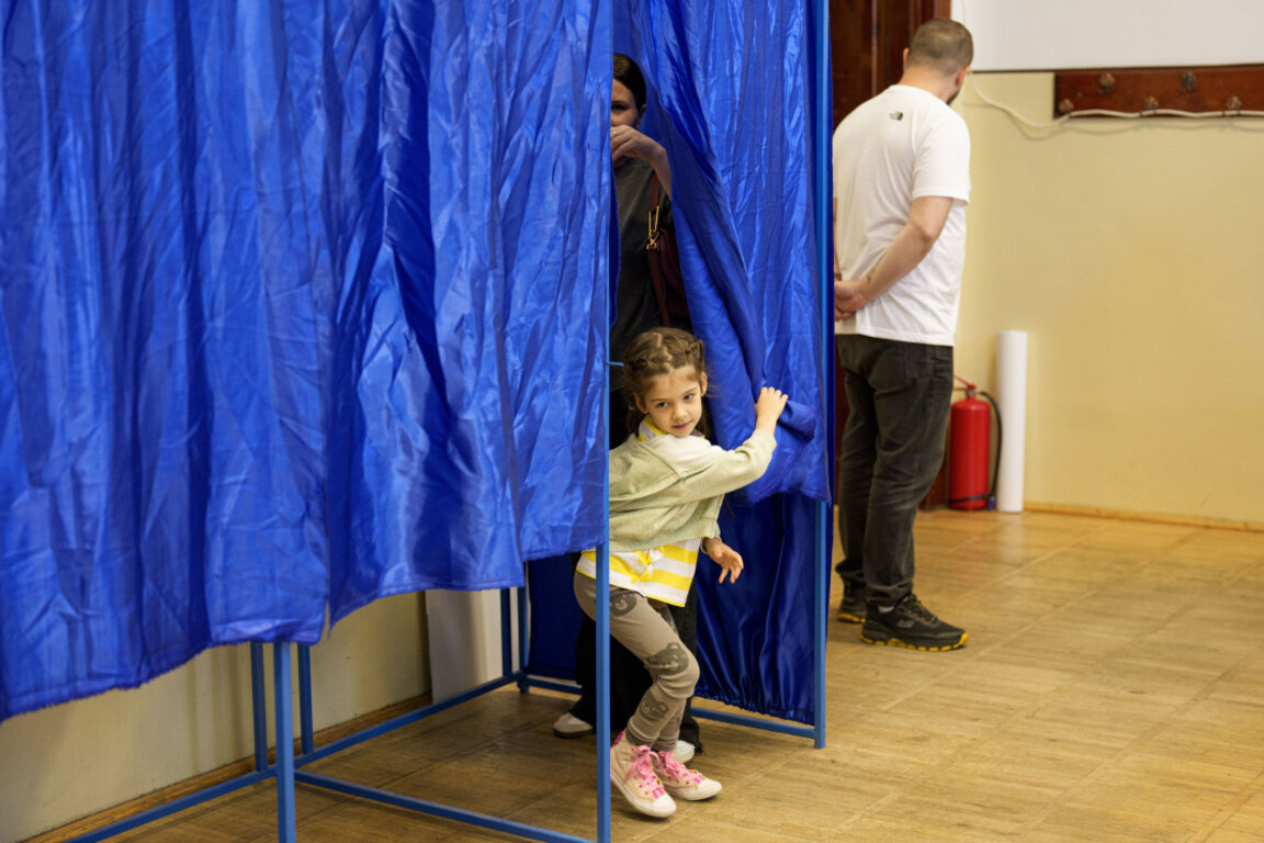 Избирателна секция в Букурещ, 18 май 2025 г.