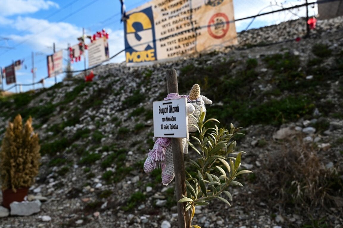 Мястото на трагичния инцидент година след катастрофата на 28 март 2023 г.