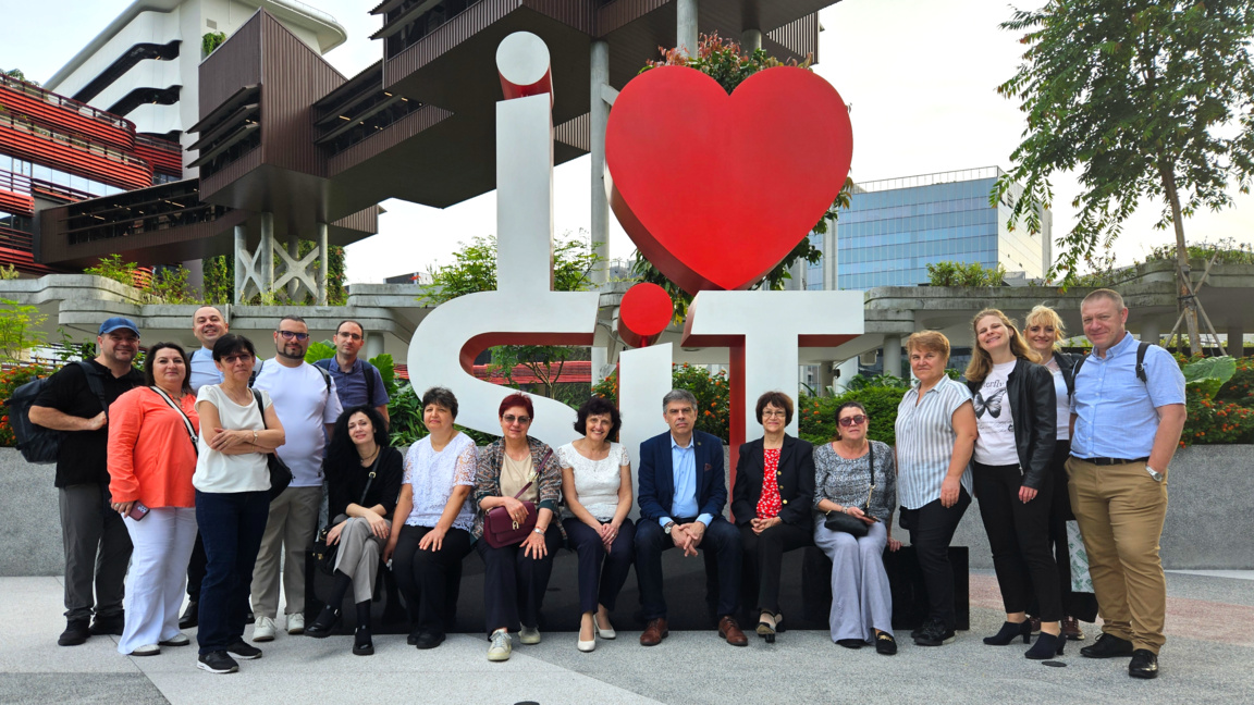 Преподаватели от Тракийския университет на специализация по AI в Сингапур