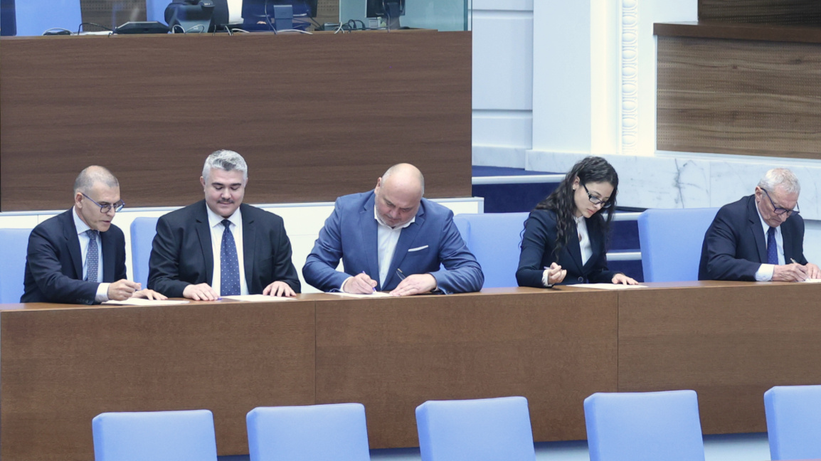 Maliye Konseyi, geçici hükümetten memur maaşlarında kesinti yapılmasını istedi