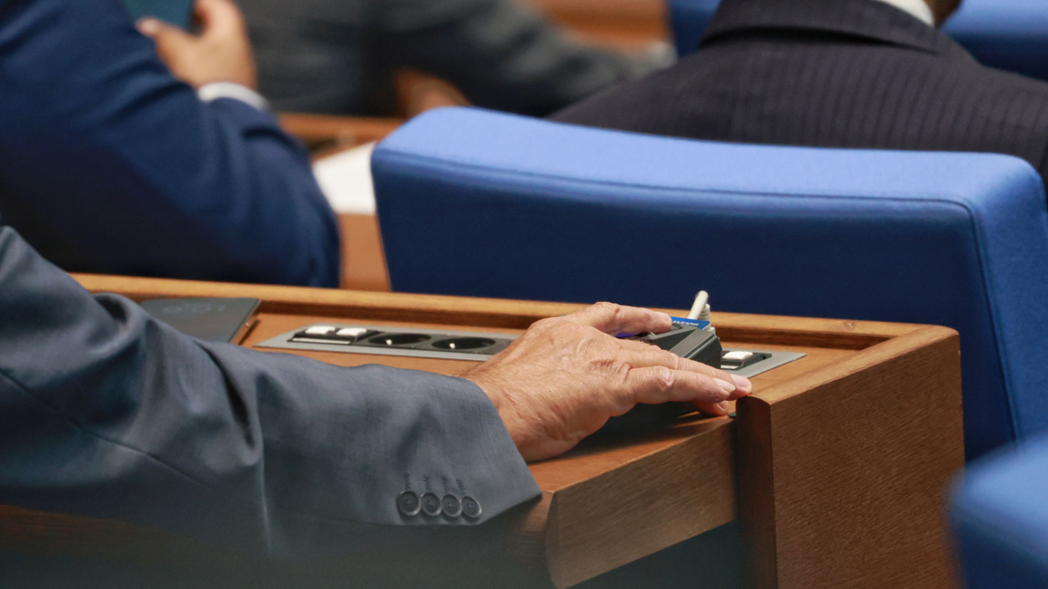 Non-EU workers to be allowed to register as unemployed under new rules