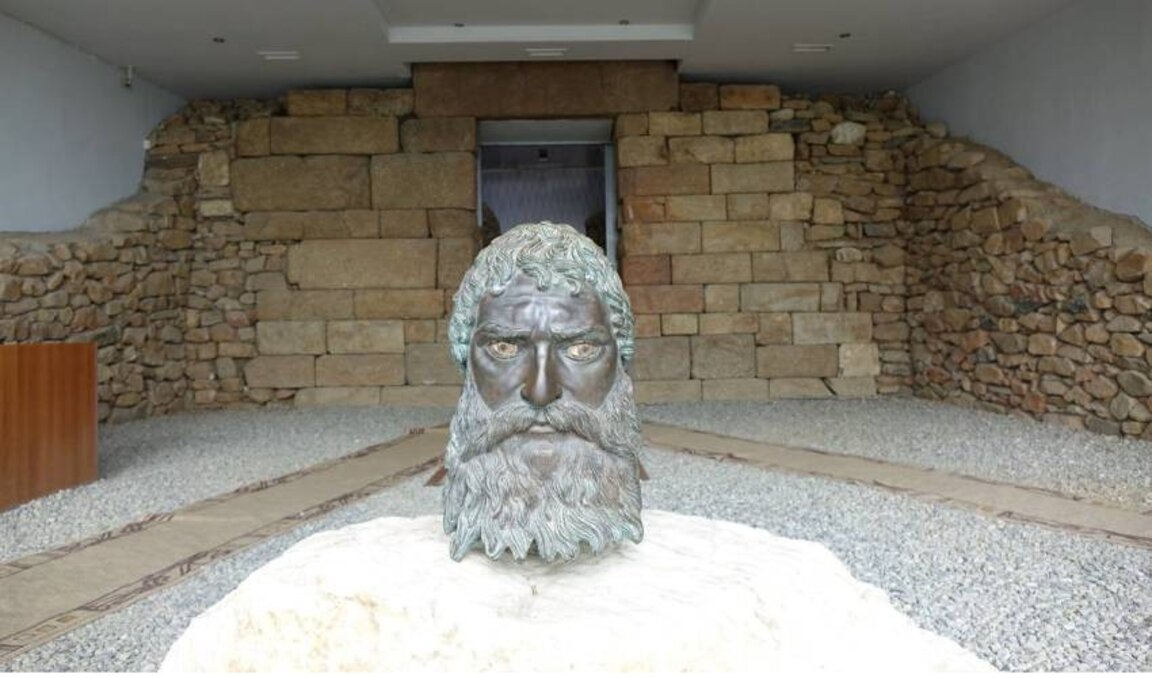 The tomb of the Thracian king Seuthes III in the Golyamata Kosmatka mound.