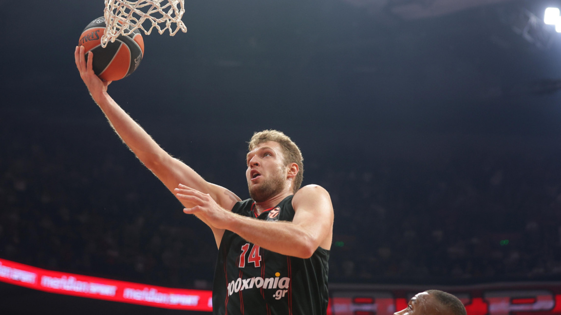Силен Везенков помогна за нов успех на Олимпиакос в Евролигата