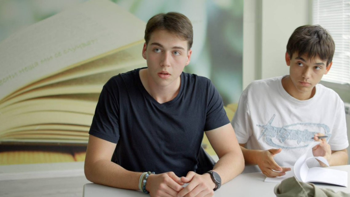 Франк Блюон /вляво/ - в ролята на Филип във филма "Един грам живот"