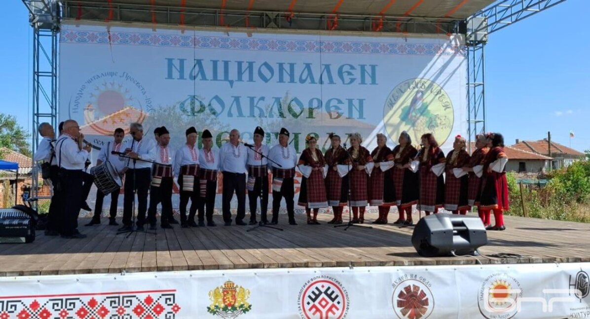 Фолклорен състав за автентичен тракийски фолклор "Капитан Петко войвода" при НЧ "Родопски фар".