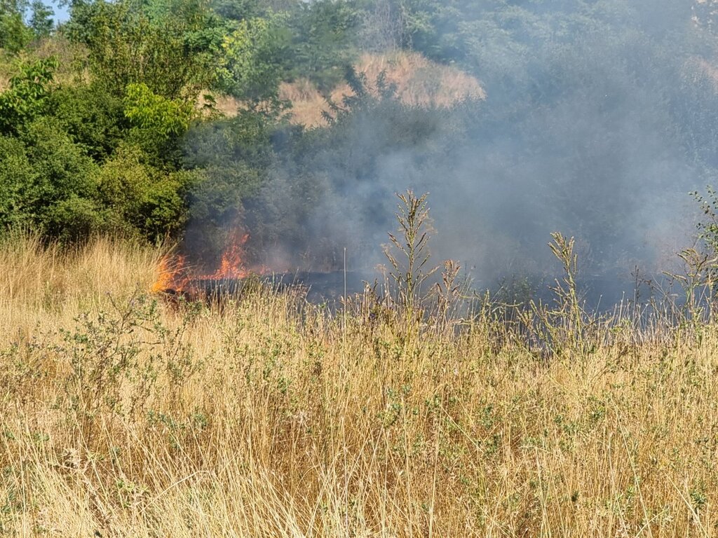 Заради пожар е затворен пътят София - Варна