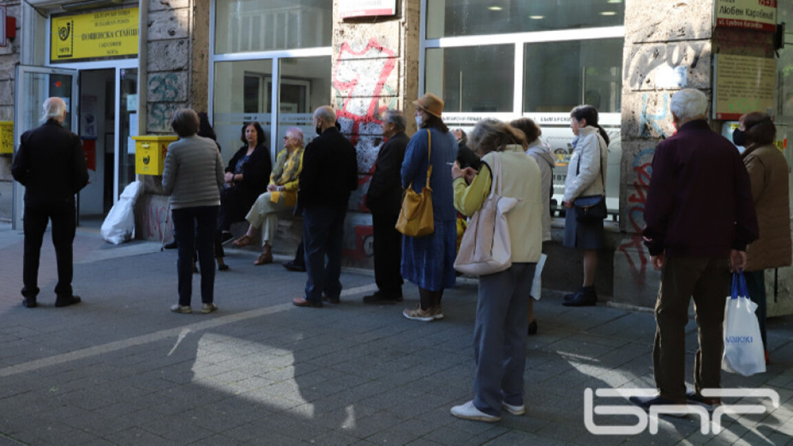 Изплащането на коледните добавки на пенсионери ще бъде в периода 18-20 декември