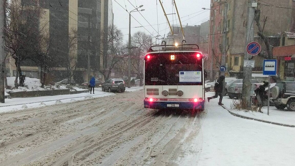 Липсват автобуси на градския транспорт във Варна заради непочистен сняг по пътищата, сигнализират граждани