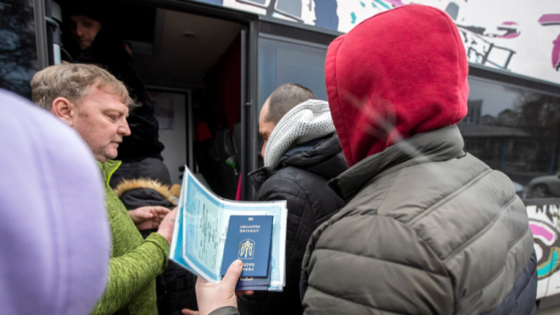 Намаляват украинците, ползващи безсрочен държавен подслон