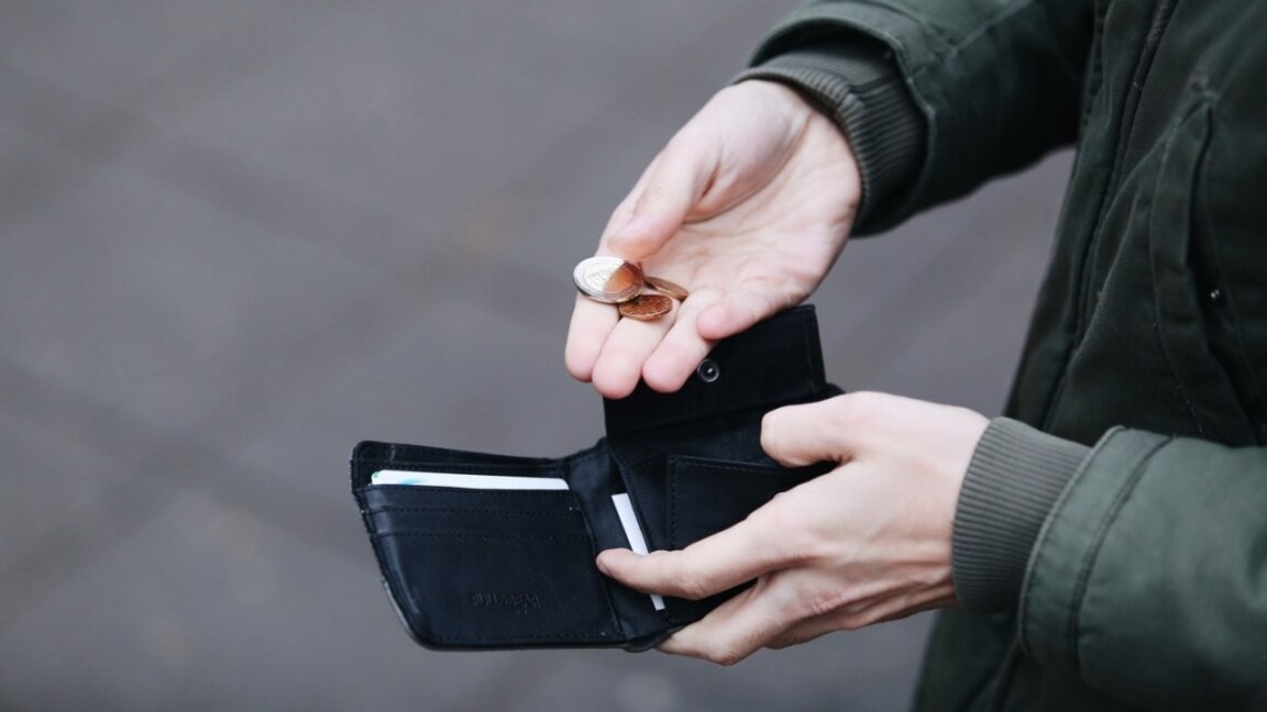 Кабинетът реши: Линията на бедност – 764 лева през 2026 г.