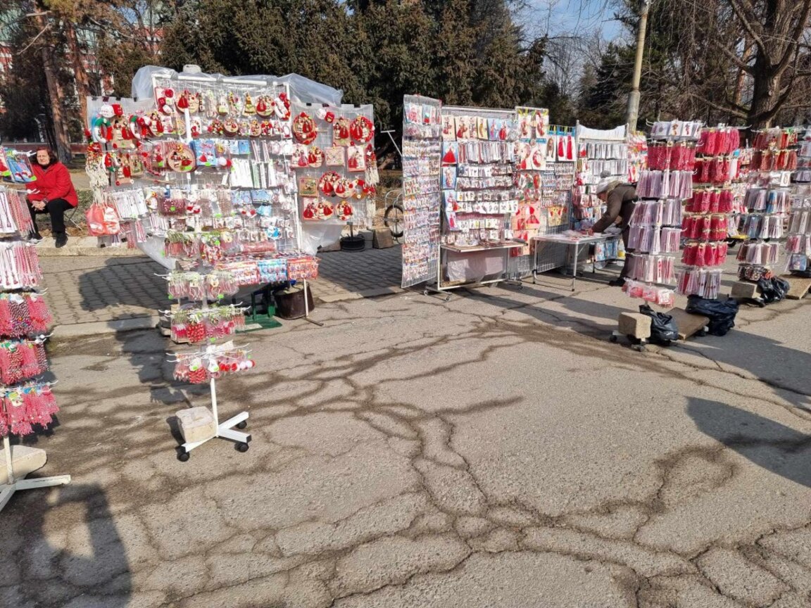 Започна продажбата на мартеници в Кюстендил