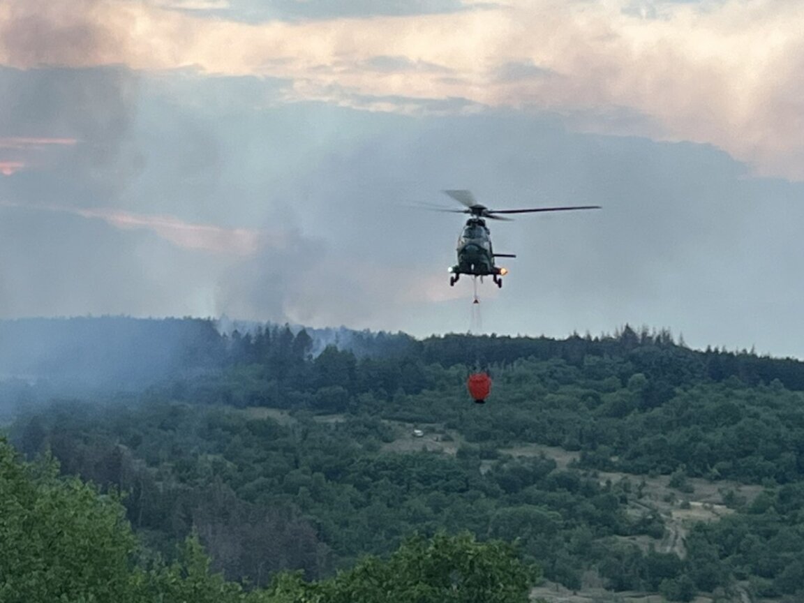 Гасенето на пожарите край Арбанаси продължи и през нощта